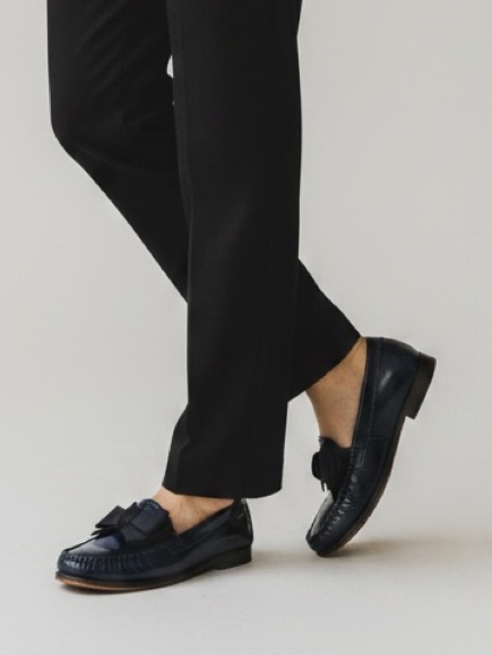 Weejuns G.H. Bass Lillian Women's Navy Blue Patent Leather Bow Penny Loafers 7.5